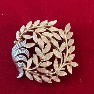 Vintage trifari leaf brooch